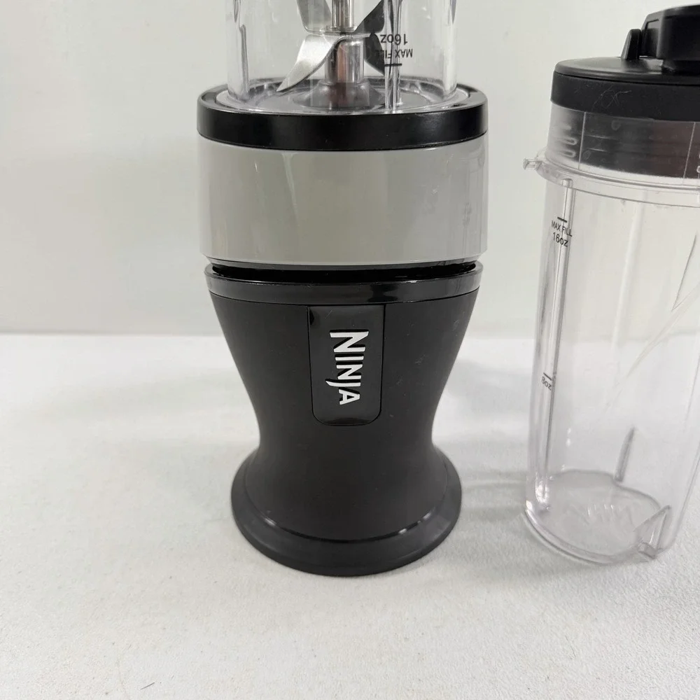 Ninja Nutri Blender QB3 Series 30 W/ 2 Cups 2 Lids Blade Assembly 700W TESTED